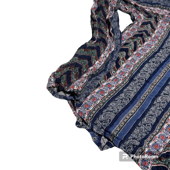 ✨3/$20✨Women’s Divided H&M Long Sleeve Patterned Top - Picture 4 of 6